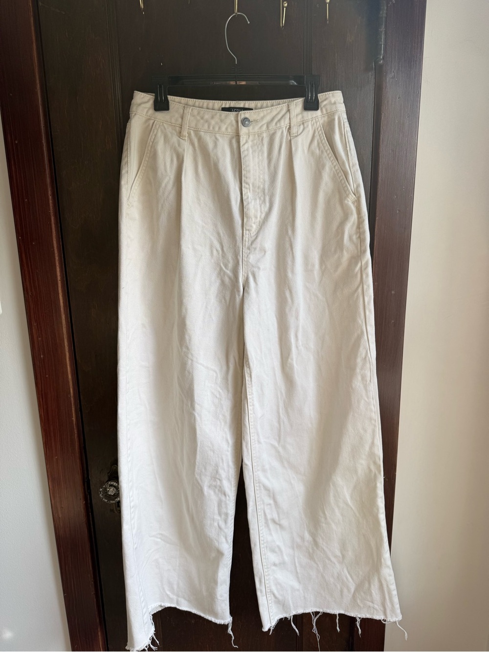 Women’s Pleated White Wide-Leg Cotton Pants